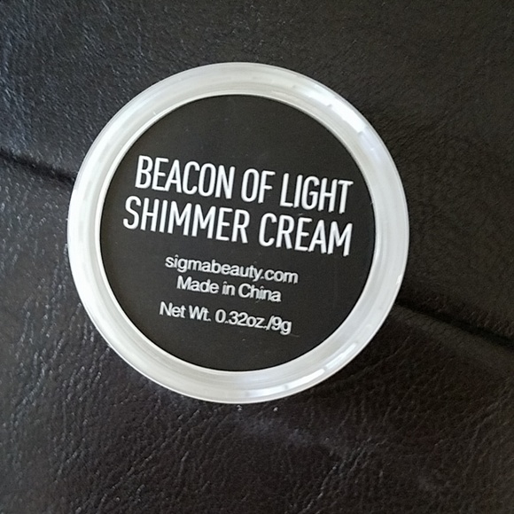 TRADED Sigma Beacon of Light Shimmer Cream - Picture 5 of 5